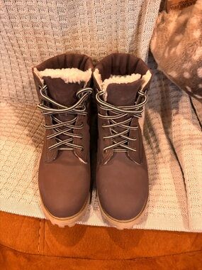 Women’s Cloud Nine Brown Faux-Shearling Lace-Up Ankle Boots